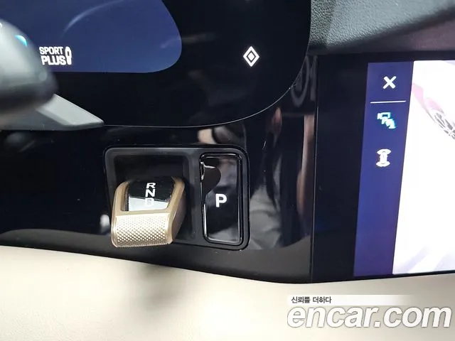 Porsche Taycan 2023 thumb 9