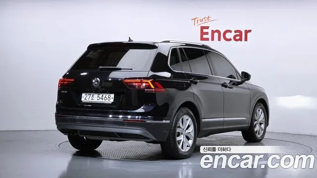 Volkswagen Tiguan 2018 thumb 2