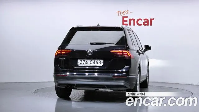 Volkswagen Tiguan 2018 thumb 4