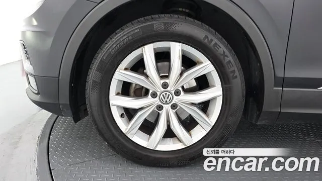 Volkswagen Tiguan 2018 thumb 5
