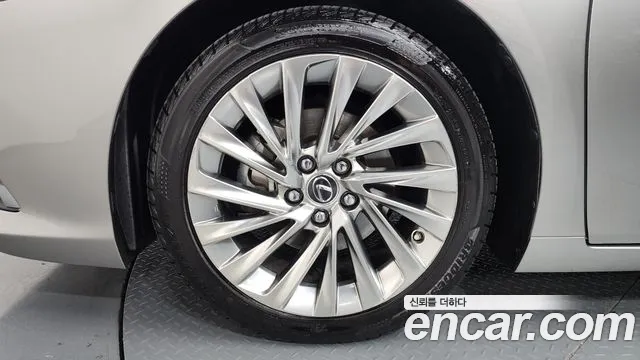 Lexus ES 2019 thumb 5