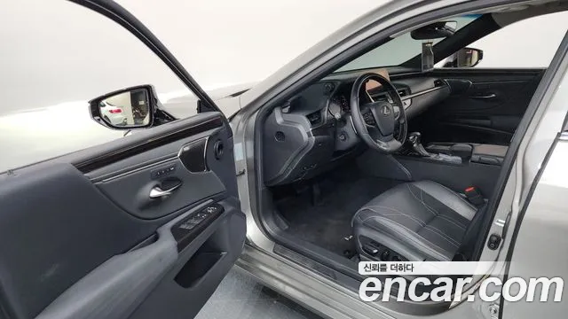 Lexus ES 2019 thumb 10