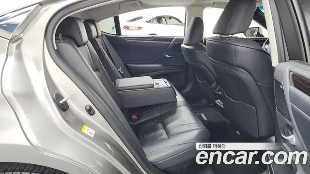 Lexus ES 2019 thumb 11