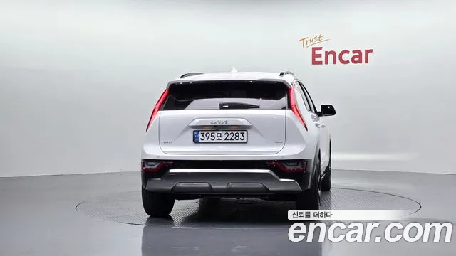 Kia Niro 2023 thumb 4