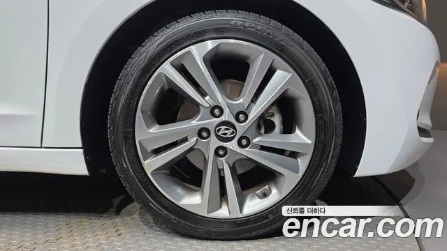 Hyundai Avante 2018 thumb 5