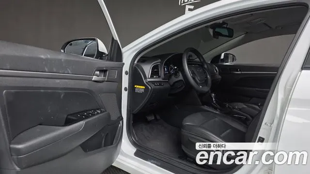 Hyundai Avante 2018 thumb 10