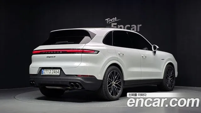 Porsche Cayenne 2025 thumb 2