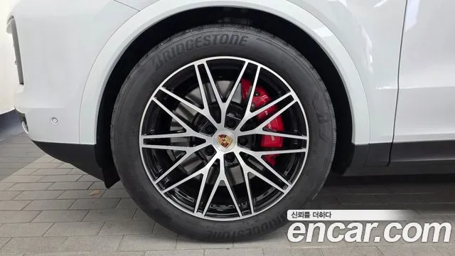 Porsche Cayenne 2025 thumb 5