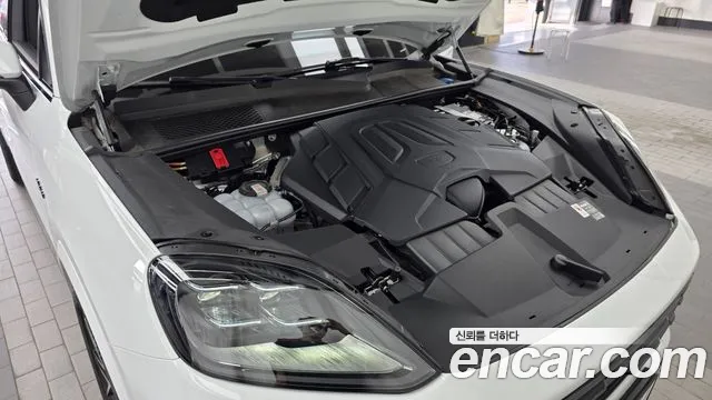 Porsche Cayenne 2025 thumb 6