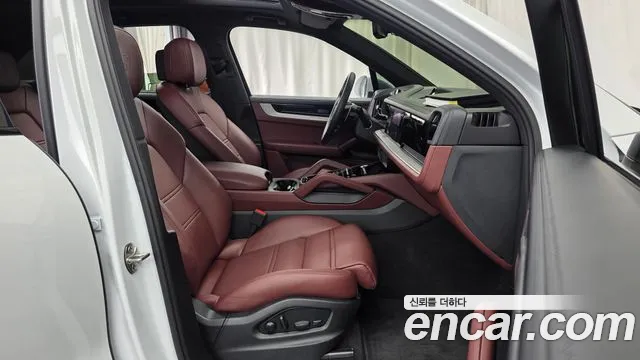 Porsche Cayenne 2025 thumb 11