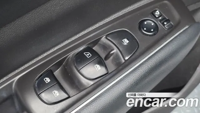 Renault-KoreaSamsung Koleos 2018 thumb 12