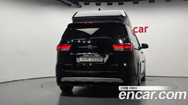 Kia Carnival 2016 thumb 3