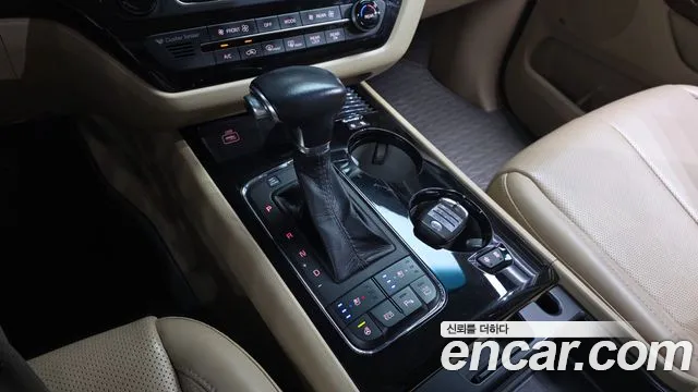 Kia Carnival 2016 thumb 8