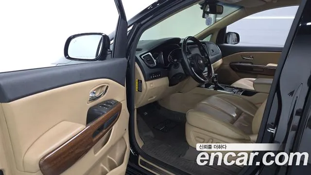Kia Carnival 2016 thumb 9