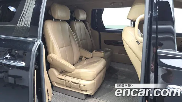 Kia Carnival 2016 thumb 10