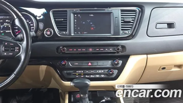 Kia Carnival 2016 thumb 12