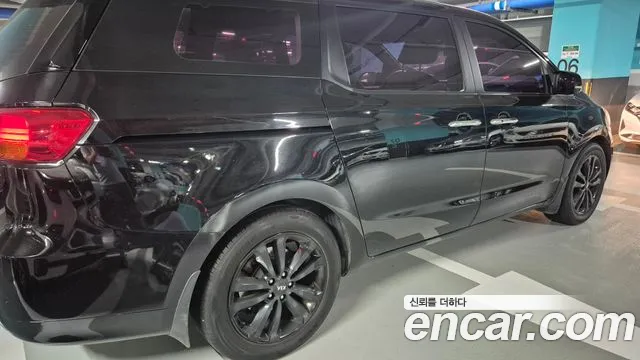 Kia Carnival 2015 thumb 2
