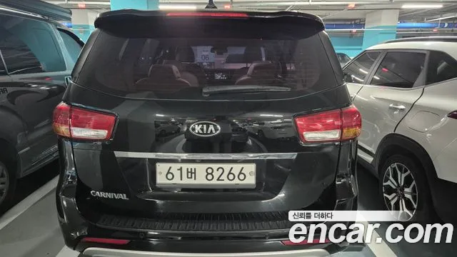 Kia Carnival 2015 thumb 4
