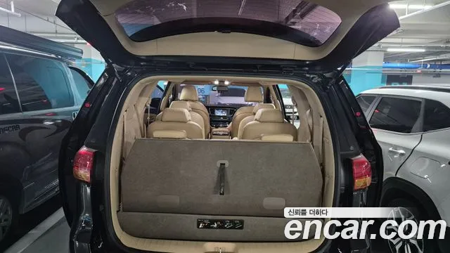 Kia Carnival 2015 thumb 6