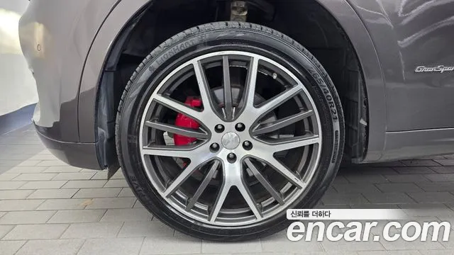 Maserati Levante 2017 thumb 5