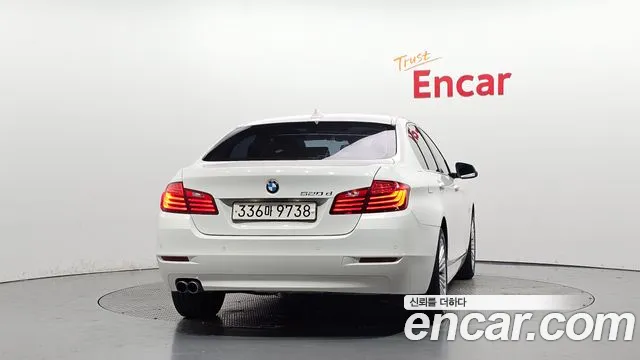 BMW 5-Series 2013 thumb 4