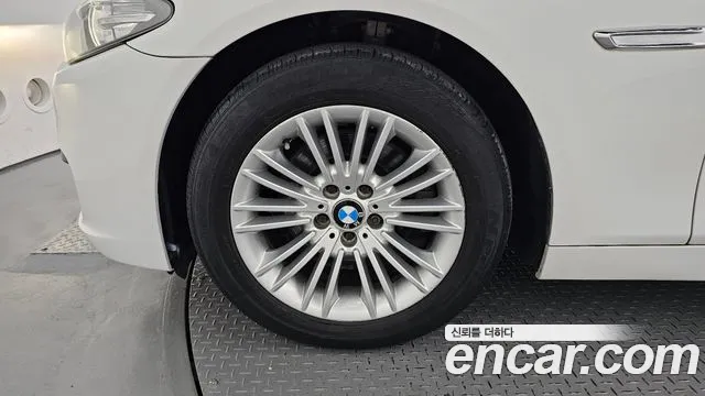 BMW 5-Series 2013 thumb 5