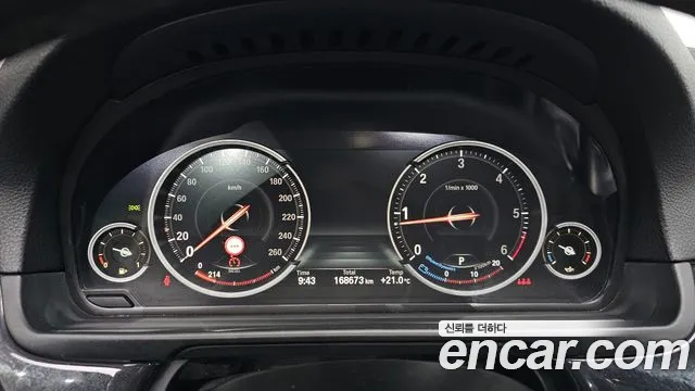 BMW 5-Series 2013 thumb 8
