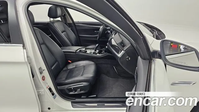 BMW 5-Series 2013 thumb 10