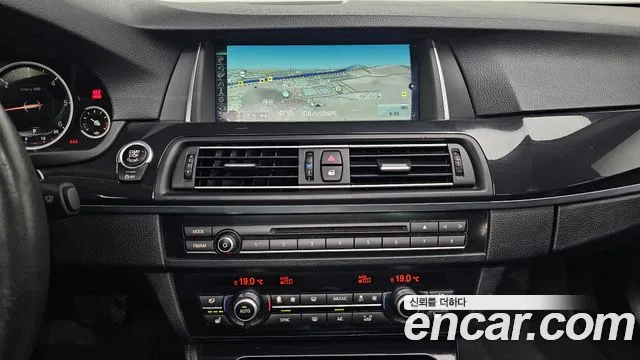 BMW 5-Series 2013 thumb 12