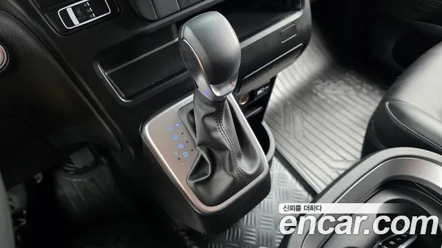 Hyundai Staria 2021 thumb 9
