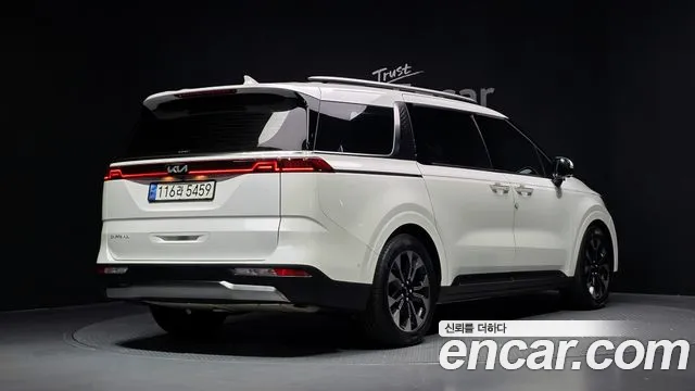 Kia Carnival 2023 thumb 2