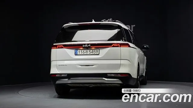 Kia Carnival 2023 thumb 4