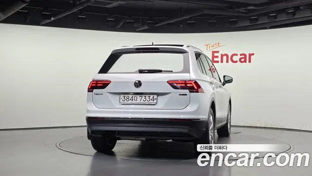 Volkswagen Tiguan 2020 thumb 4