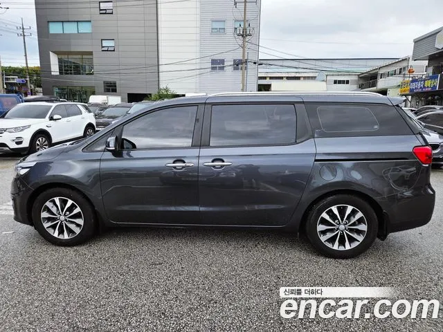 Kia Carnival 2016 thumb 2