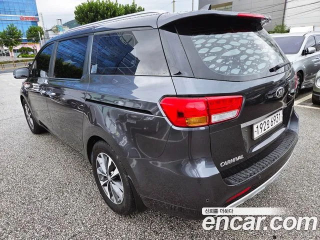 Kia Carnival 2016 thumb 3