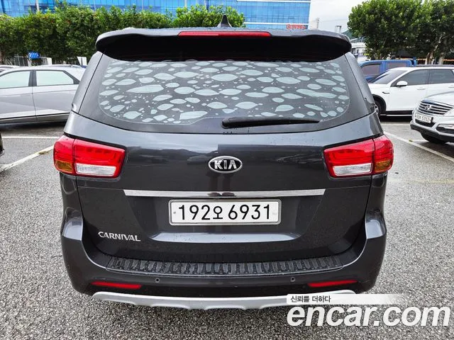 Kia Carnival 2016 thumb 4