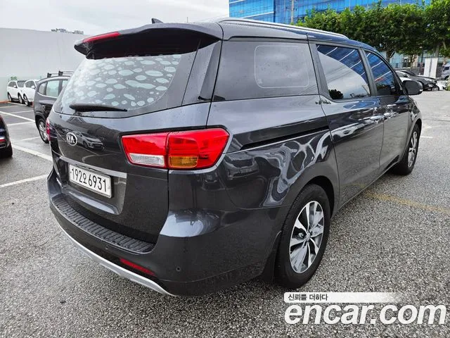 Kia Carnival 2016 thumb 6