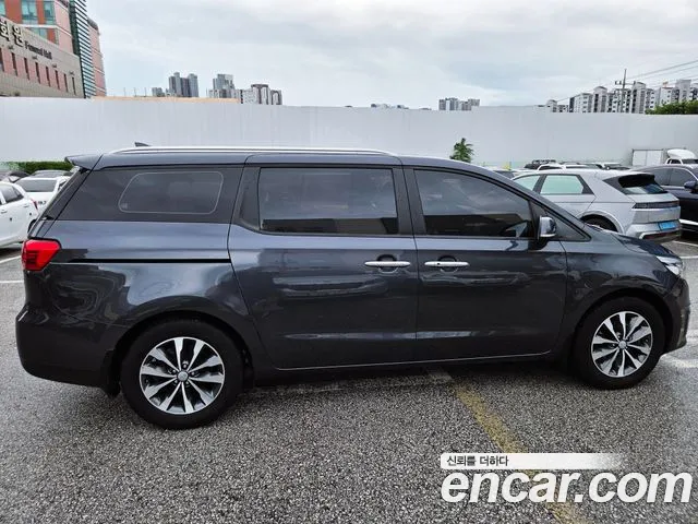 Kia Carnival 2016 thumb 7