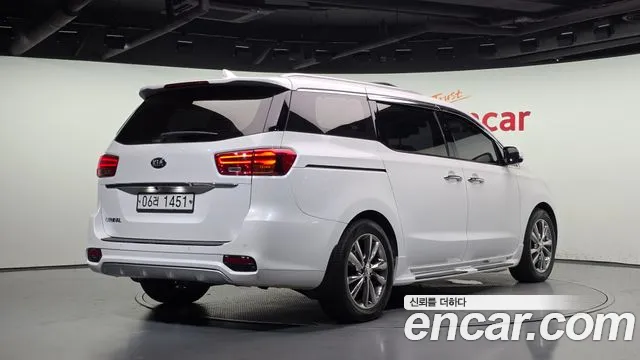Kia Carnival 2019 thumb 2