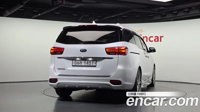 Kia Carnival 2019 thumb 4