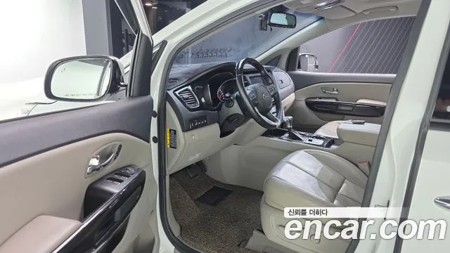 Kia Carnival 2019 thumb 10