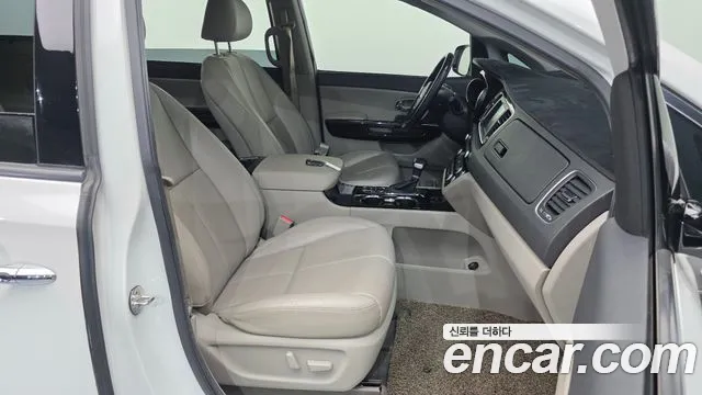 Kia Carnival 2019 thumb 11