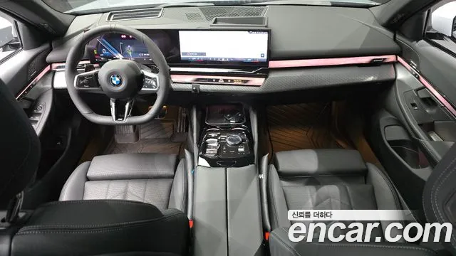 BMW 5-Series 2025 thumb 7