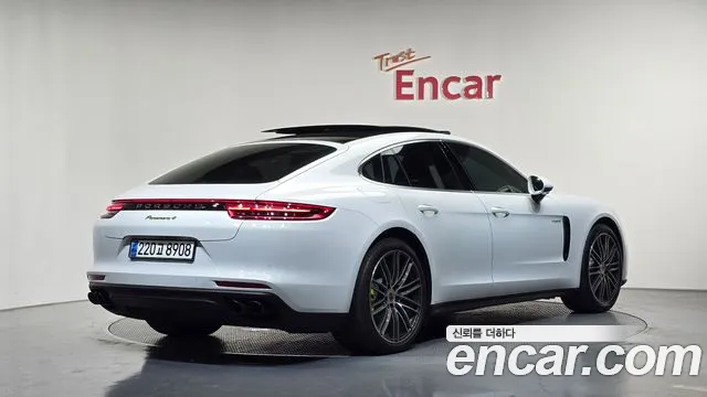 Porsche Panamera 2018 thumb 2