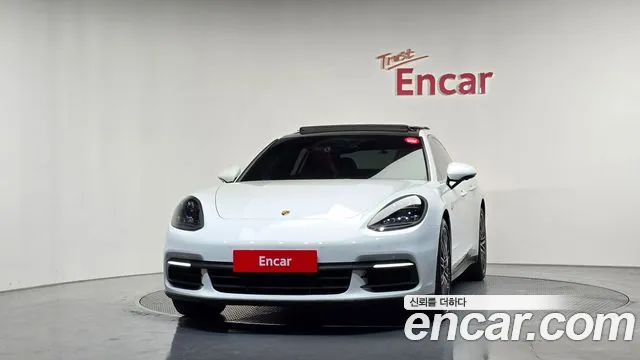Porsche Panamera 2018 thumb 3