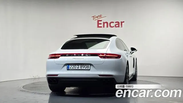 Porsche Panamera 2018 thumb 4