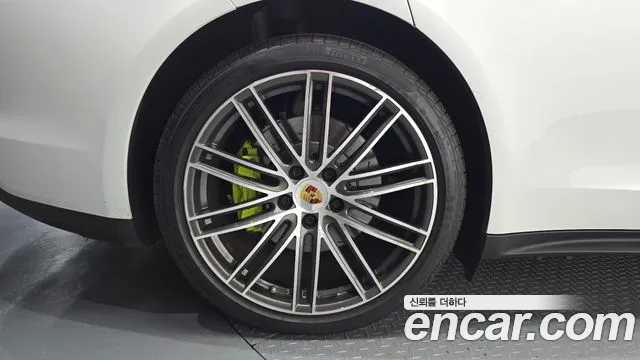 Porsche Panamera 2018 thumb 5