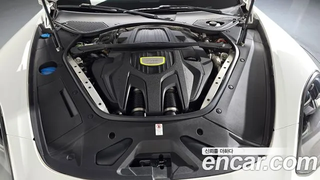 Porsche Panamera 2018 thumb 6