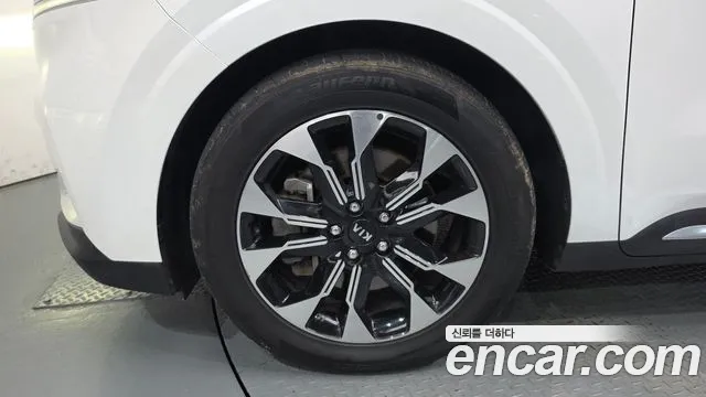 Kia Carnival 2021 thumb 4
