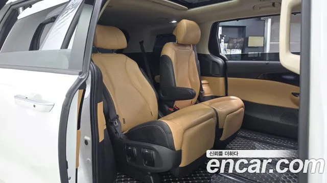 Kia Carnival 2021 thumb 11